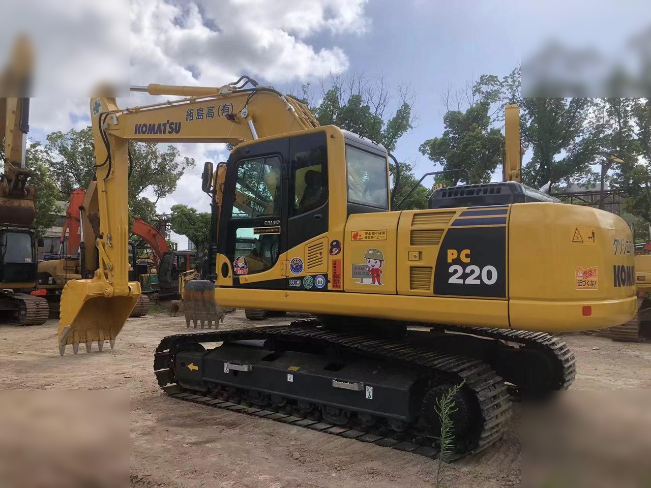 KOMATSU PC220-8N1 - Excavadora de cadenas: foto 1 KOMATSU PC220-8N1 - Excavadora de cadenas: foto 1