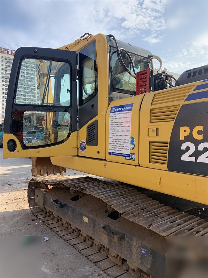 KOMATSU PC220-8N1 - Excavadora de cadenas: foto 2 KOMATSU PC220-8N1 - Excavadora de cadenas: foto 2