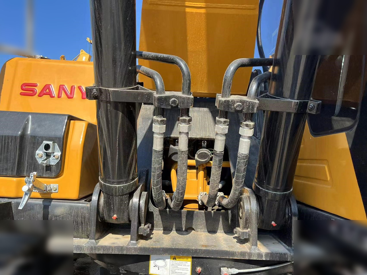 SANY SY215C - Excavadora de cadenas: foto 5 SANY SY215C - Excavadora de cadenas: foto 5