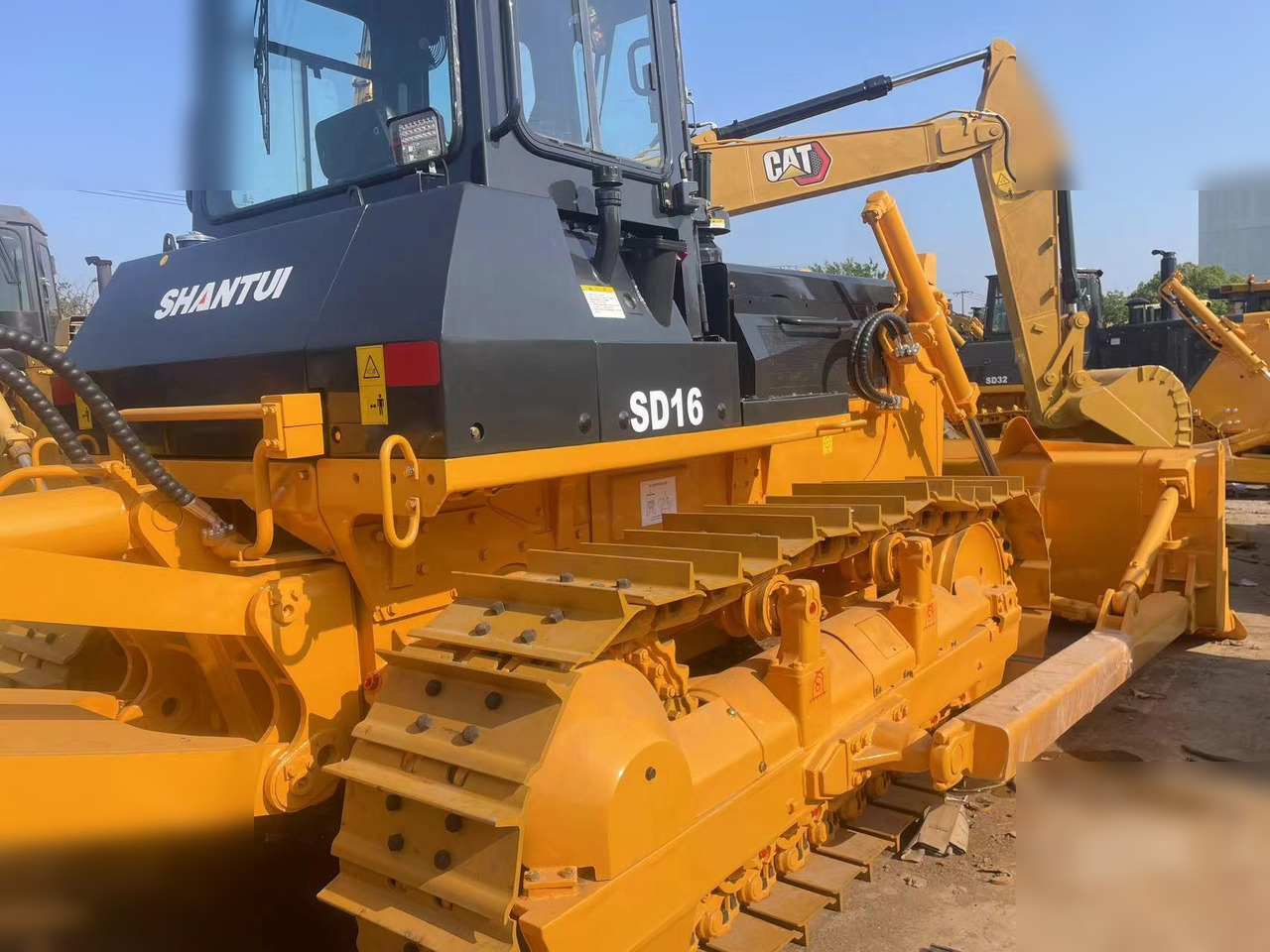 SHANTUI SD16 - Bulldozer: foto 2 SHANTUI SD16 - Bulldozer: foto 2