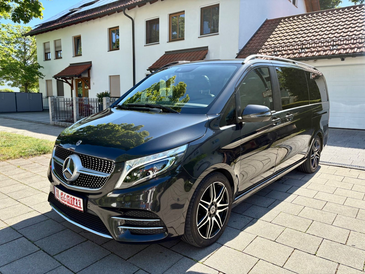 Mercedes-Benz V 300d 4M*AMG-Line*Exclusive*Luxus-Bus*Panorama* - Furgoneta de pasajeros: foto 1 Mercedes-Benz V 300d 4M*AMG-Line*Exclusive*Luxus-Bus*Panorama* - Furgoneta de pasajeros: foto 1