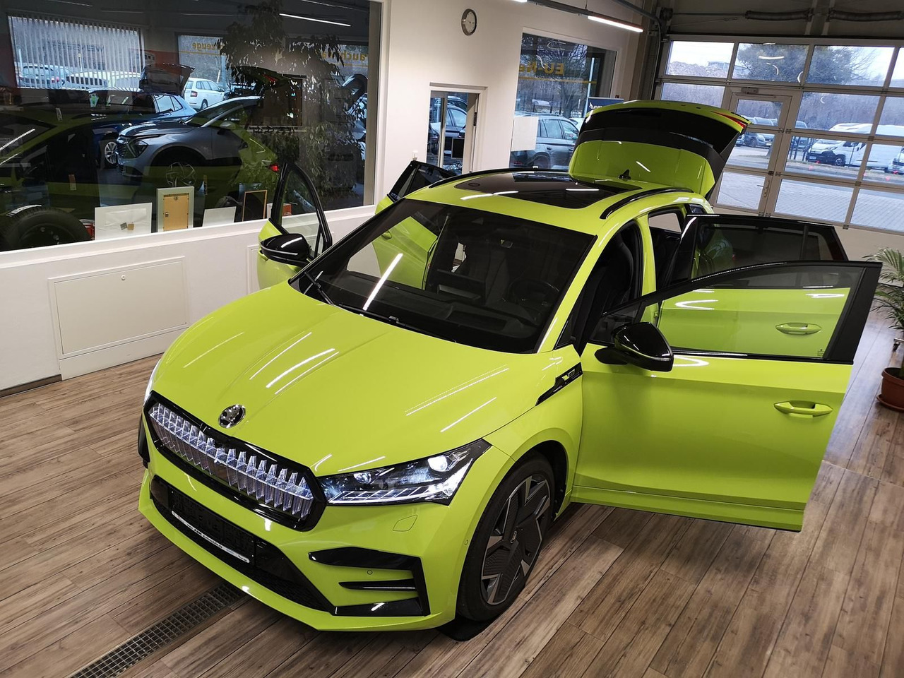 Skoda Enyaq iV RS 220 kW*PSD*AHK*virt.Pedal*360°Kamera - SUV/ Todoterreno: foto 2 Skoda Enyaq iV RS 220 kW*PSD*AHK*virt.Pedal*360°Kamera - SUV/ Todoterreno: foto 2