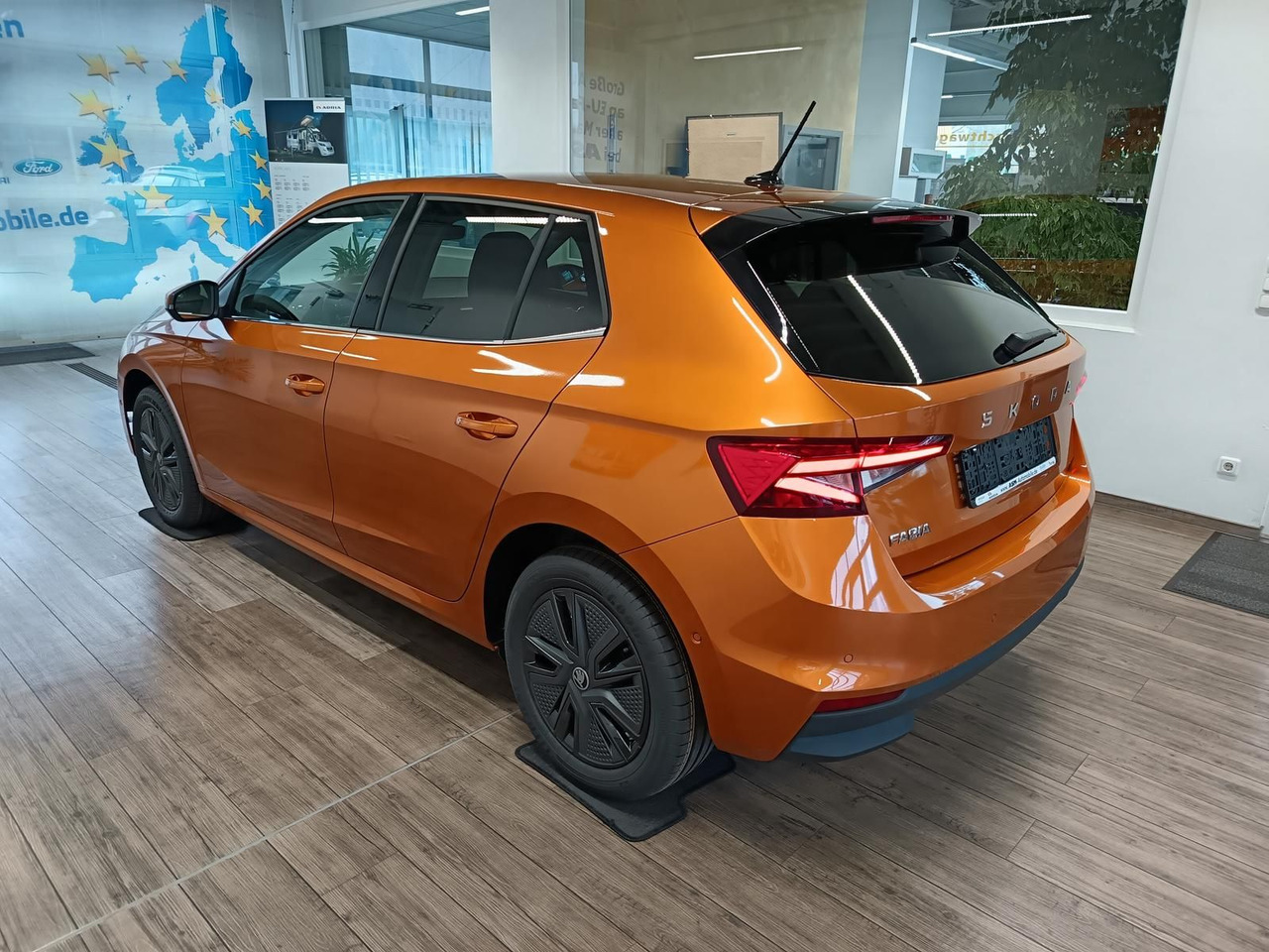 Skoda Fabia 130 Jahre 1,0 TSI*AHK-VORBER.*5J.GARANTIE* - Sedan: foto 4 Skoda Fabia 130 Jahre 1,0 TSI*AHK-VORBER.*5J.GARANTIE* - Sedan: foto 4