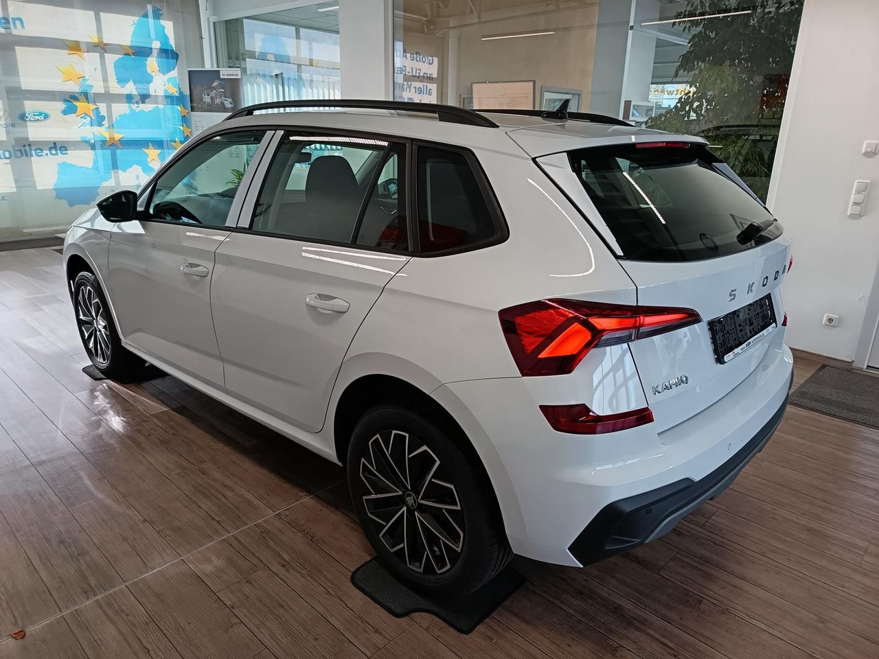 Skoda Kamiq 130 Jahre 1,5TSI DSG*AHK*ACC*LED*R-KAM*PDC - SUV/ Todoterreno: foto 4 Skoda Kamiq 130 Jahre 1,5TSI DSG*AHK*ACC*LED*R-KAM*PDC - SUV/ Todoterreno: foto 4