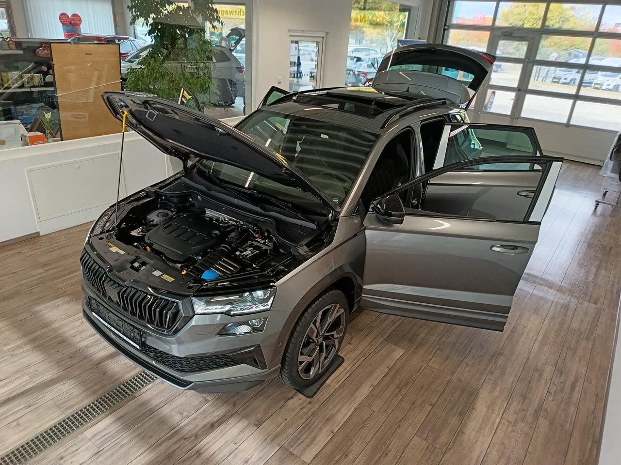 Skoda Karoq Sportline 2,0 TDI 4x4*AHK*PSD*STD.HZG*DCC* - SUV/ Todoterreno: foto 2 Skoda Karoq Sportline 2,0 TDI 4x4*AHK*PSD*STD.HZG*DCC* - SUV/ Todoterreno: foto 2
