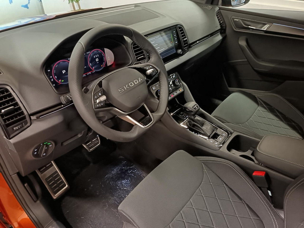 SUV/ Todoterreno Skoda Karoq Sportline 2,0 TDI DSG 4x4*AHK*PSD*STD.HZG*: foto 21