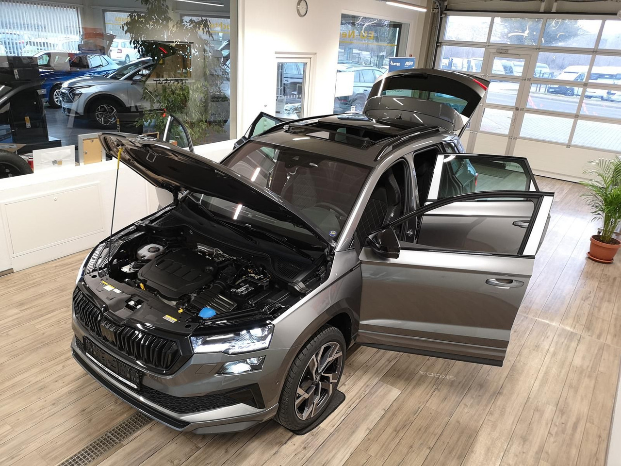 Skoda Karoq Sportline 2,0TDI DSG 4x4*PSD*AHK*360°*NAVI - SUV/ Todoterreno: foto 2 Skoda Karoq Sportline 2,0TDI DSG 4x4*PSD*AHK*360°*NAVI - SUV/ Todoterreno: foto 2