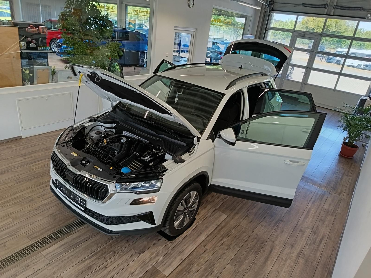 Skoda Karoq Style 1,5 TSI DSG*AHK*NAVI*LED*R-KAM*2xPDC - SUV/ Todoterreno: foto 2 Skoda Karoq Style 1,5 TSI DSG*AHK*NAVI*LED*R-KAM*2xPDC - SUV/ Todoterreno: foto 2