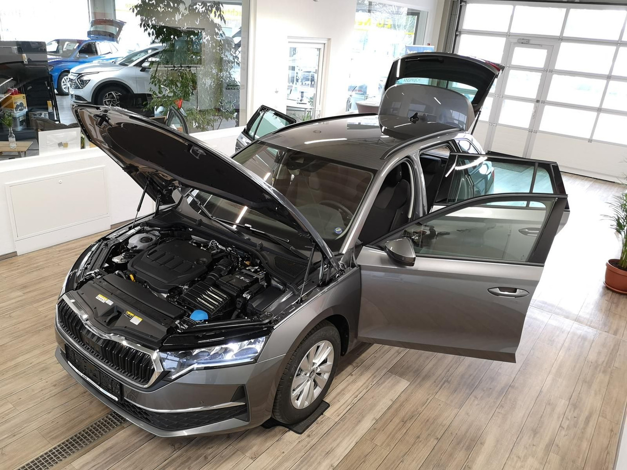 Skoda Octavia Combi Selection DSG*LED*ACC*WINTERPAKET* - Coche: foto 2 Skoda Octavia Combi Selection DSG*LED*ACC*WINTERPAKET* - Coche: foto 2