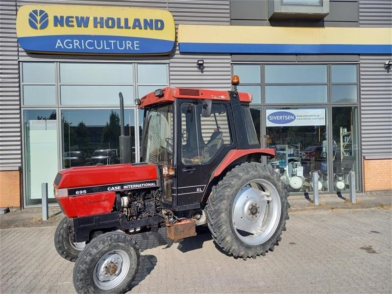 Case IH 695 XL - Tractor: foto 1 Case IH 695 XL - Tractor: foto 1