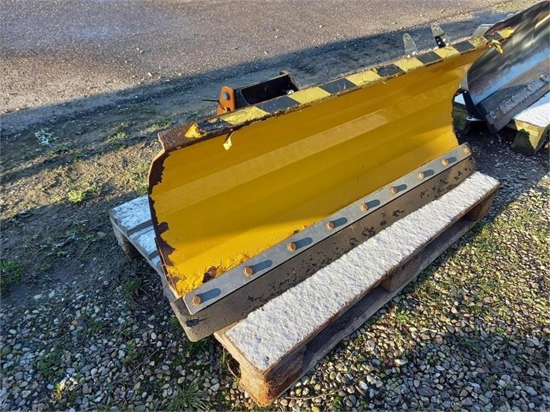 GMR FS1300L Med A-ramme kat. 0 eller Stiga Titan ophæn - Cuchilla quitanieves para Maquinaria agrícola: foto 1 GMR FS1300L Med A-ramme kat. 0 eller Stiga Titan ophæn - Cuchilla quitanieves para Maquinaria agrícola: foto 1