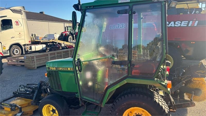 John Deere 755 Kompakt traktor  - Tractor municipal: foto 5 John Deere 755 Kompakt traktor  - Tractor municipal: foto 5