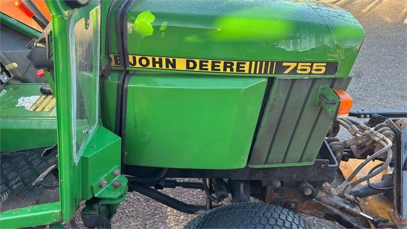 John Deere 755 Kompakt traktor  - Tractor municipal: foto 2 John Deere 755 Kompakt traktor  - Tractor municipal: foto 2