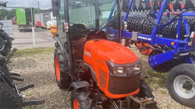 Kubota STW37 Kun 1144 timer STW37 - Tractor municipal: foto 1 Kubota STW37 Kun 1144 timer STW37 - Tractor municipal: foto 1