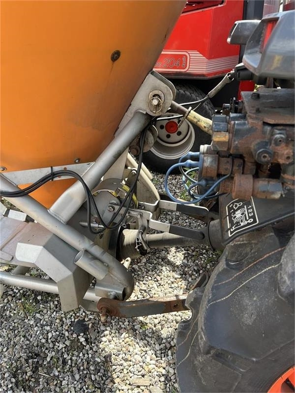 Kubota STW37 Kun 1144 timer STW37 - Tractor municipal: foto 5 Kubota STW37 Kun 1144 timer STW37 - Tractor municipal: foto 5