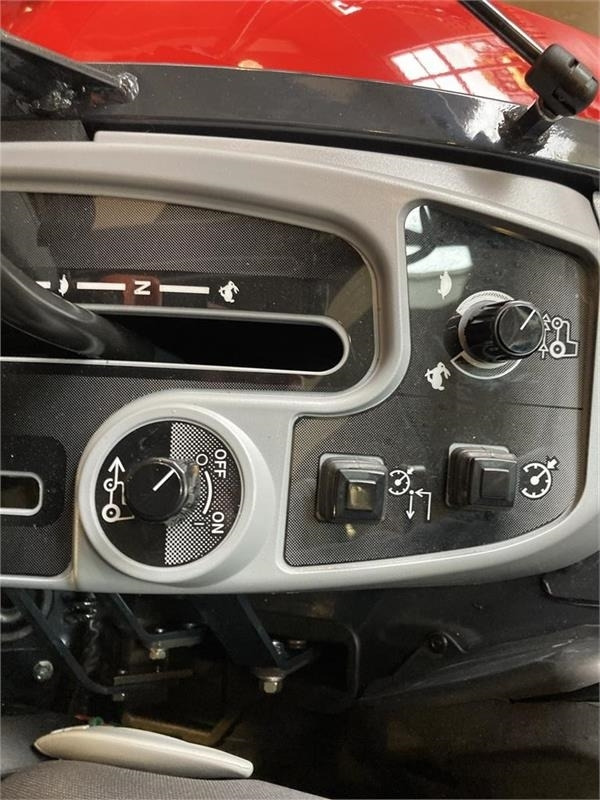 Tractor municipal Massey Ferguson 1740 HC: foto 15