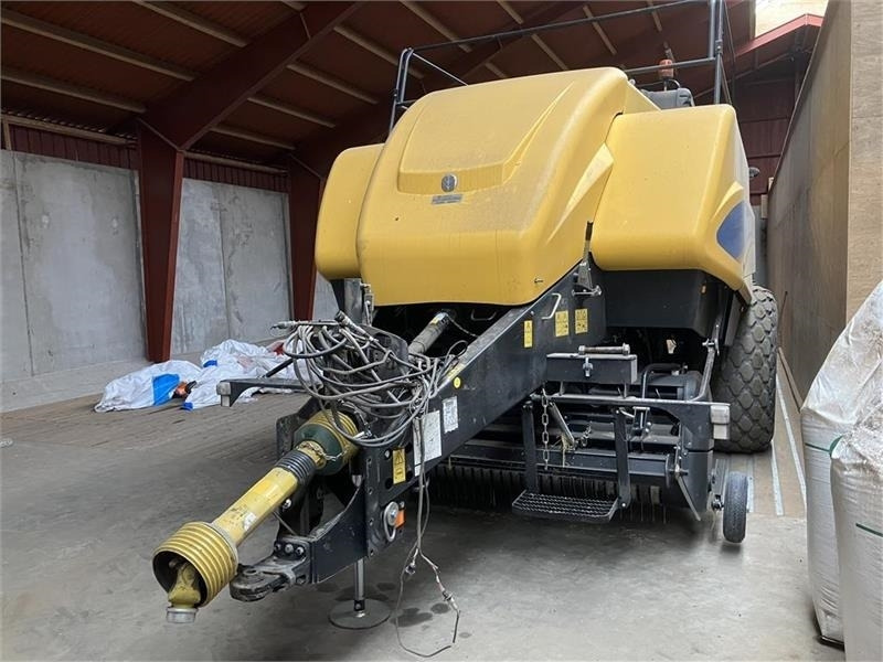 New Holland BB9090 PLUS med Parkland 325 vogn - Empacadora de pacas cuadradas: foto 1 New Holland BB9090 PLUS med Parkland 325 vogn - Empacadora de pacas cuadradas: foto 1
