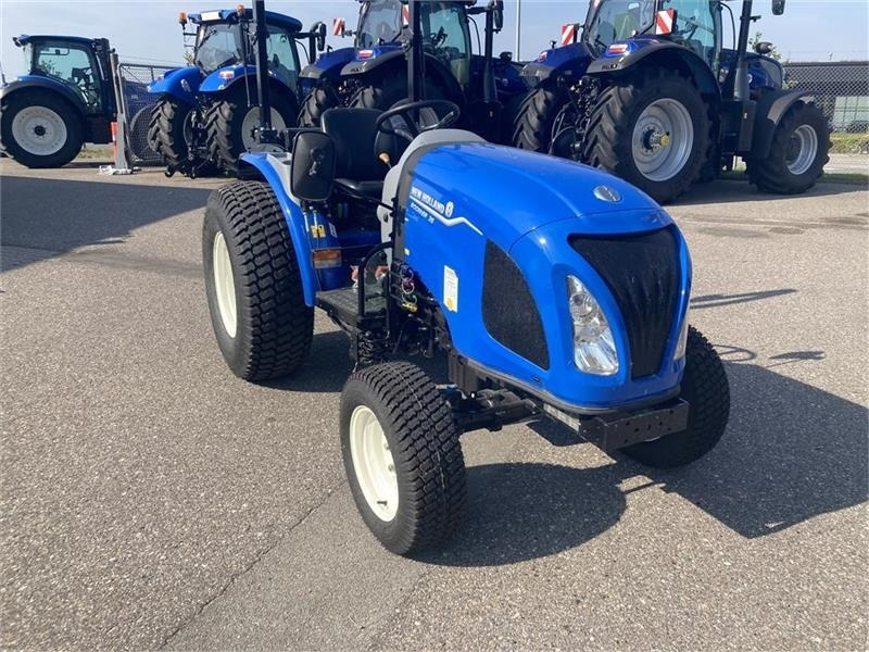 New Holland BOOMER 35 HST - Tractor municipal: foto 2 New Holland BOOMER 35 HST - Tractor municipal: foto 2