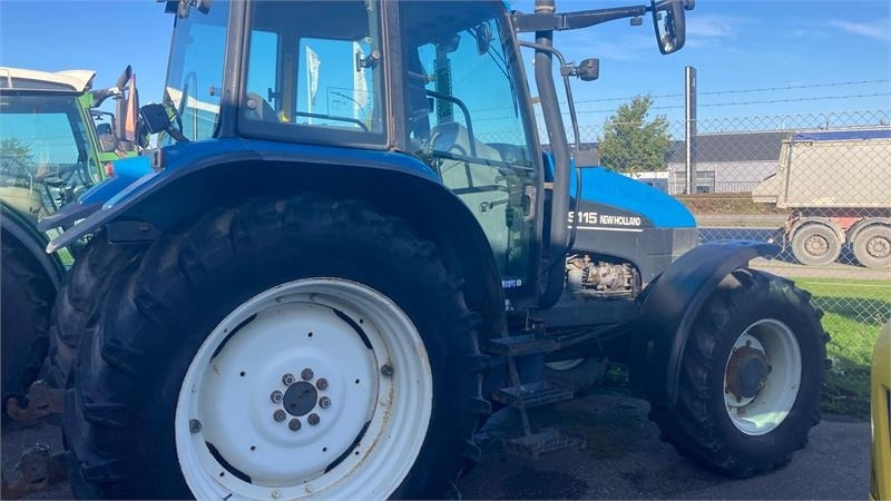 New Holland TS115 - Tractor: foto 2 New Holland TS115 - Tractor: foto 2