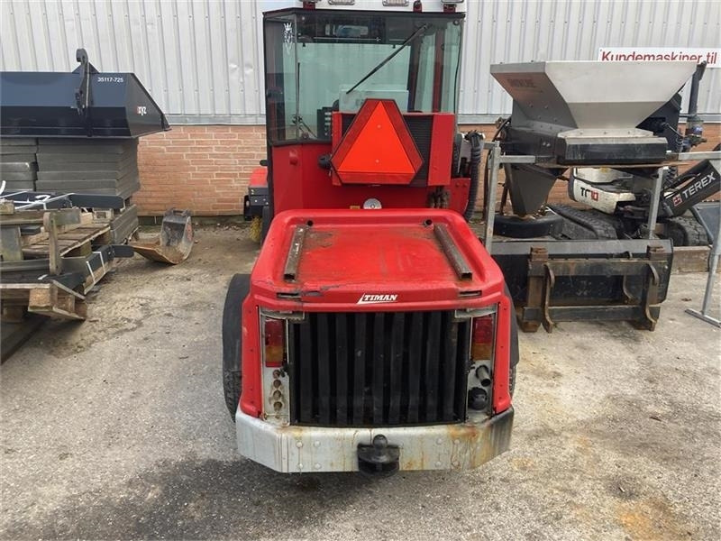 Timan Tool-Trac 245 - Tractor municipal: foto 4 Timan Tool-Trac 245 - Tractor municipal: foto 4