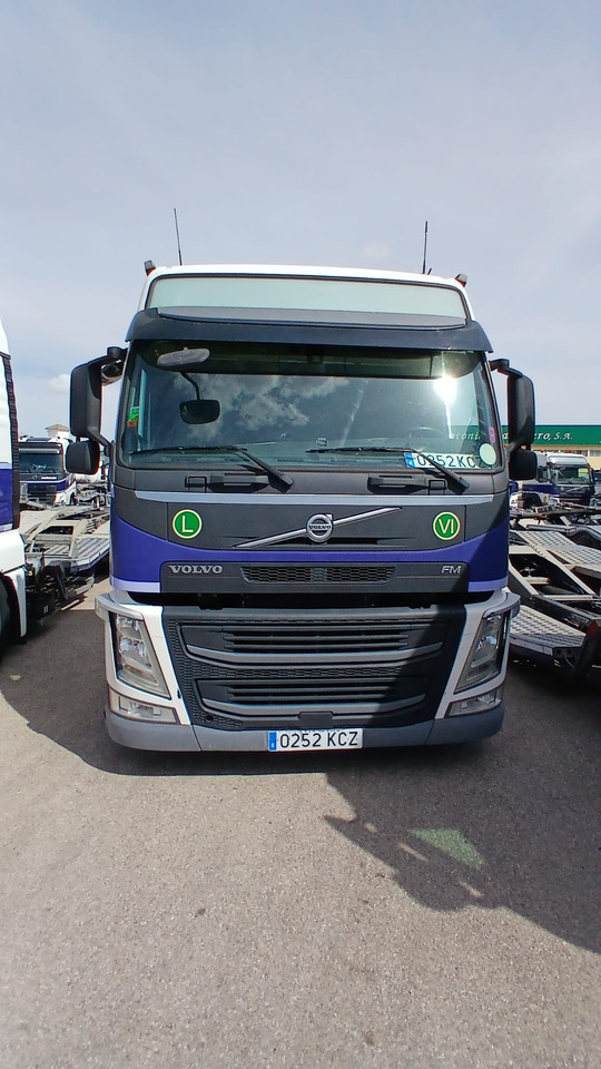 VOLVO FM 42 B3 500 - Camión portavehículos: foto 1 VOLVO FM 42 B3 500 - Camión portavehículos: foto 1