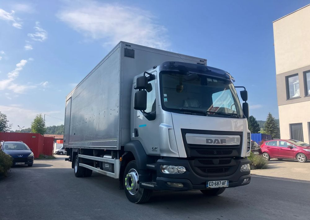 DAF DAF LF 180 kurierka kontener 18 palet - Camión caja cerrada: foto 1 DAF DAF LF 180 kurierka kontener 18 palet - Camión caja cerrada: foto 1