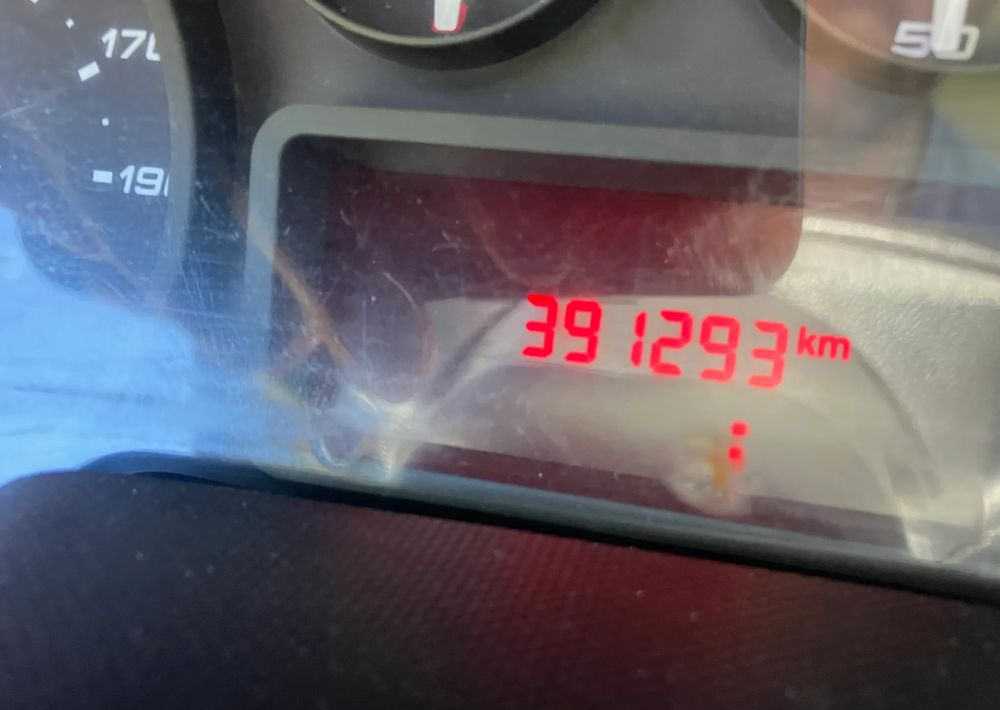 Camión chasis Iveco DAILY 35C13 ramo do zabudowy kiper wywrotka: foto 7 Camión chasis Iveco DAILY 35C13 ramo do zabudowy kiper wywrotka: foto 7