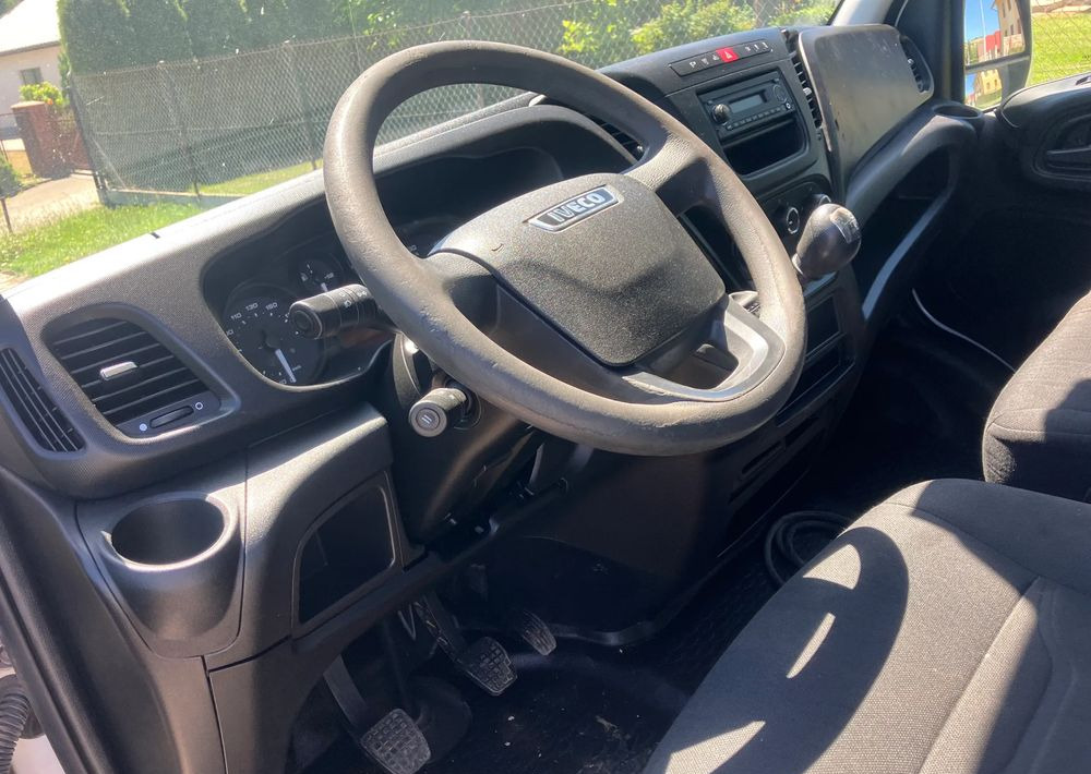 Camión chasis Iveco DAILY 35C13 ramo do zabudowy kiper wywrotka: foto 6 Camión chasis Iveco DAILY 35C13 ramo do zabudowy kiper wywrotka: foto 6