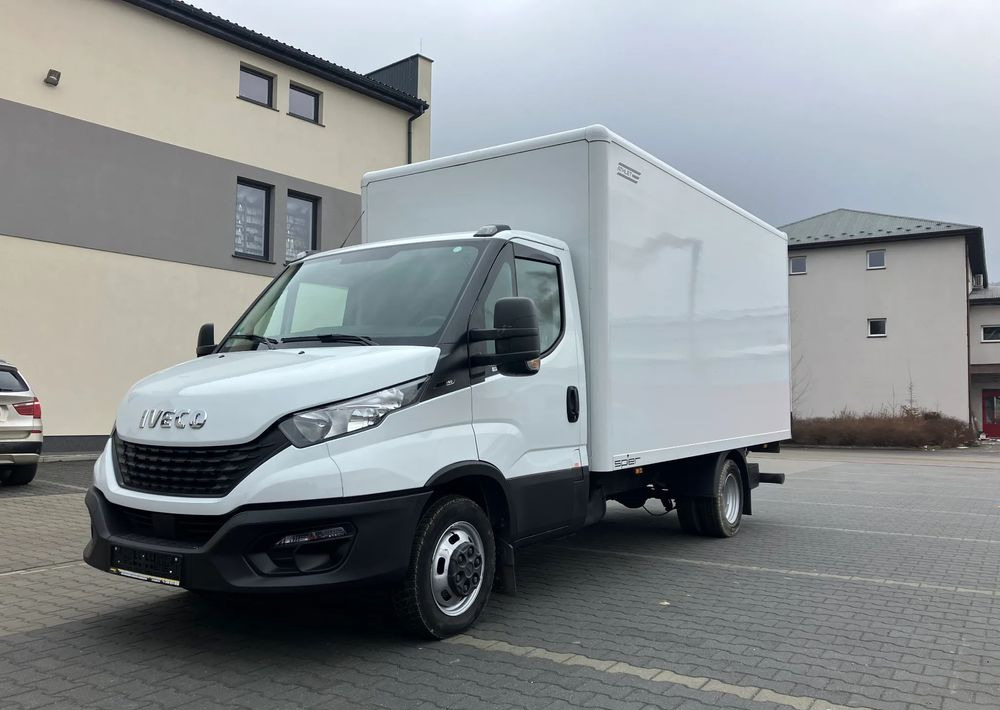 Iveco DAILY 35C16 kontener kurierka winda STAN PERFEKCYJNY - Furgoneta caja cerrada: foto 1 Iveco DAILY 35C16 kontener kurierka winda STAN PERFEKCYJNY - Furgoneta caja cerrada: foto 1