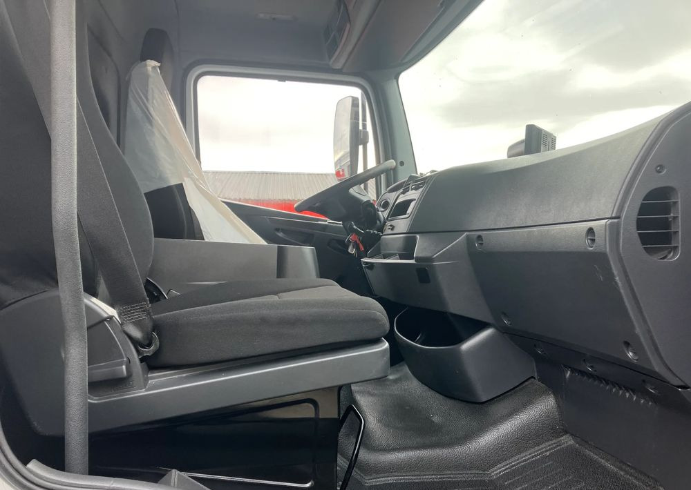 Mercedes-Benz ATEGO 1218 KURIERKA KONTENER 15 PALET - Camión caja cerrada: foto 5 Mercedes-Benz ATEGO 1218 KURIERKA KONTENER 15 PALET - Camión caja cerrada: foto 5