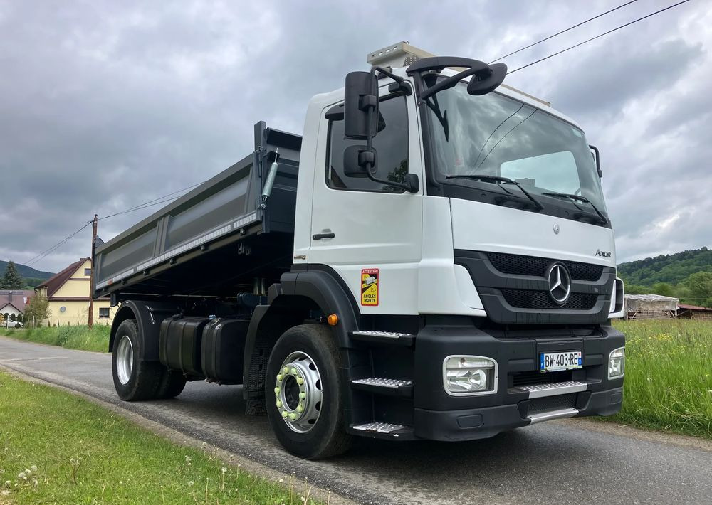 Mercedes-Benz Axor 1829 solidny kiper wywrotka blokada mostu - Camión volquete: foto 2 Mercedes-Benz Axor 1829 solidny kiper wywrotka blokada mostu - Camión volquete: foto 2