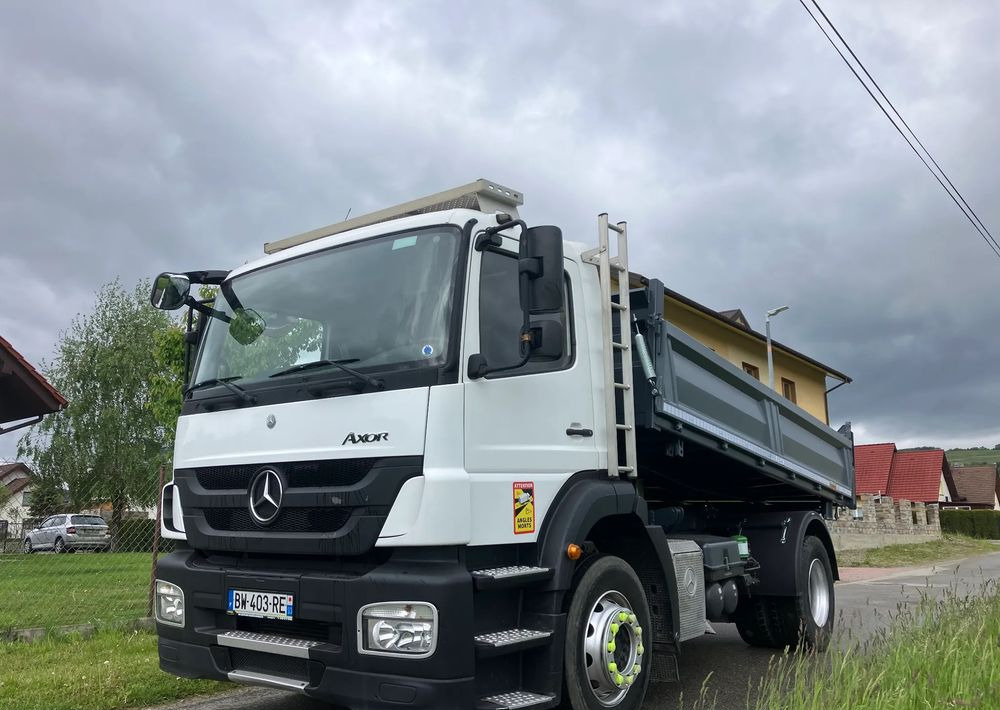 Mercedes-Benz Axor 1829 solidny kiper wywrotka blokada mostu - Camión volquete: foto 1 Mercedes-Benz Axor 1829 solidny kiper wywrotka blokada mostu - Camión volquete: foto 1