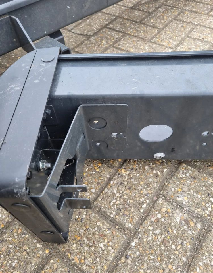 IVECO DAILY BELKA ZDERZAK TYŁ PARKTRONIC NOWY - Carrocería y exterior: foto 5 IVECO DAILY BELKA ZDERZAK TYŁ PARKTRONIC NOWY - Carrocería y exterior: foto 5