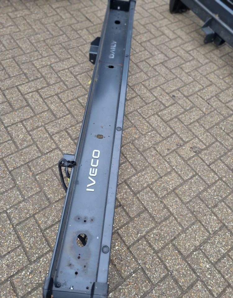 IVECO DAILY BELKA ZDERZAK TYŁ PARKTRONIC NOWY - Carrocería y exterior: foto 2 IVECO DAILY BELKA ZDERZAK TYŁ PARKTRONIC NOWY - Carrocería y exterior: foto 2