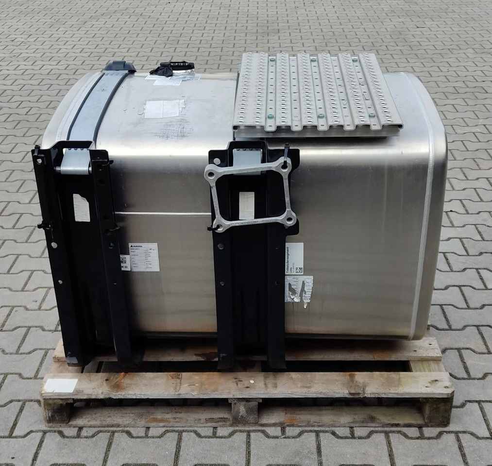 MAN TG3 TGX TGS ZBIORNIK PALIWA KOMPLETNY 460L NOWY - Depósito de combustible para Camión: foto 2 MAN TG3 TGX TGS ZBIORNIK PALIWA KOMPLETNY 460L NOWY - Depósito de combustible para Camión: foto 2