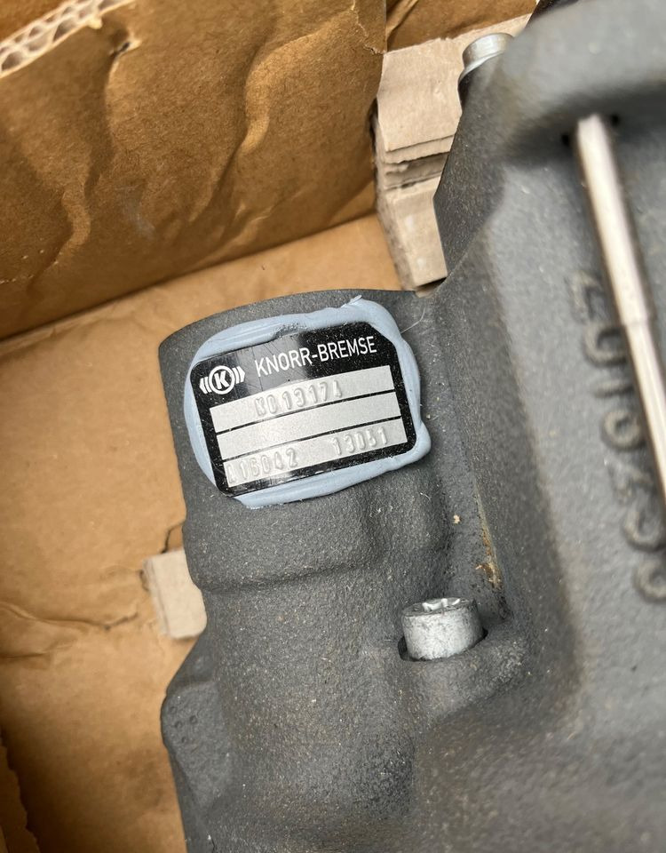 NOWY zacisk hamulcowy Knorr Bremse K013174 - Pinza de freno para Camión: foto 2 NOWY zacisk hamulcowy Knorr Bremse K013174 - Pinza de freno para Camión: foto 2