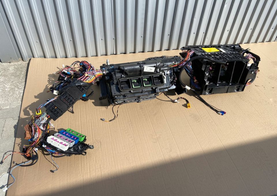 Nagrzewnica Scania S R wiązka instalacja komplet - Calefacción/ Ventilación para Camión: foto 1 Nagrzewnica Scania S R wiązka instalacja komplet - Calefacción/ Ventilación para Camión: foto 1