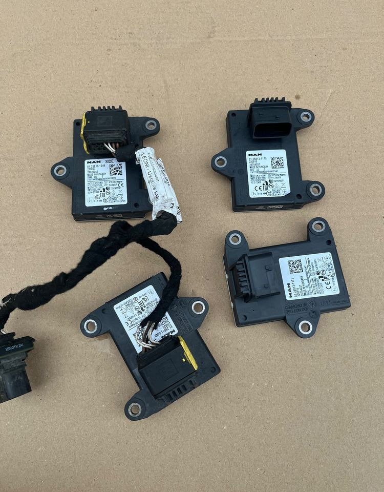 Radar boczny MAN TG3 TGX nowy model sensor - Piezas de recambio para Camión: foto 1 Radar boczny MAN TG3 TGX nowy model sensor - Piezas de recambio para Camión: foto 1
