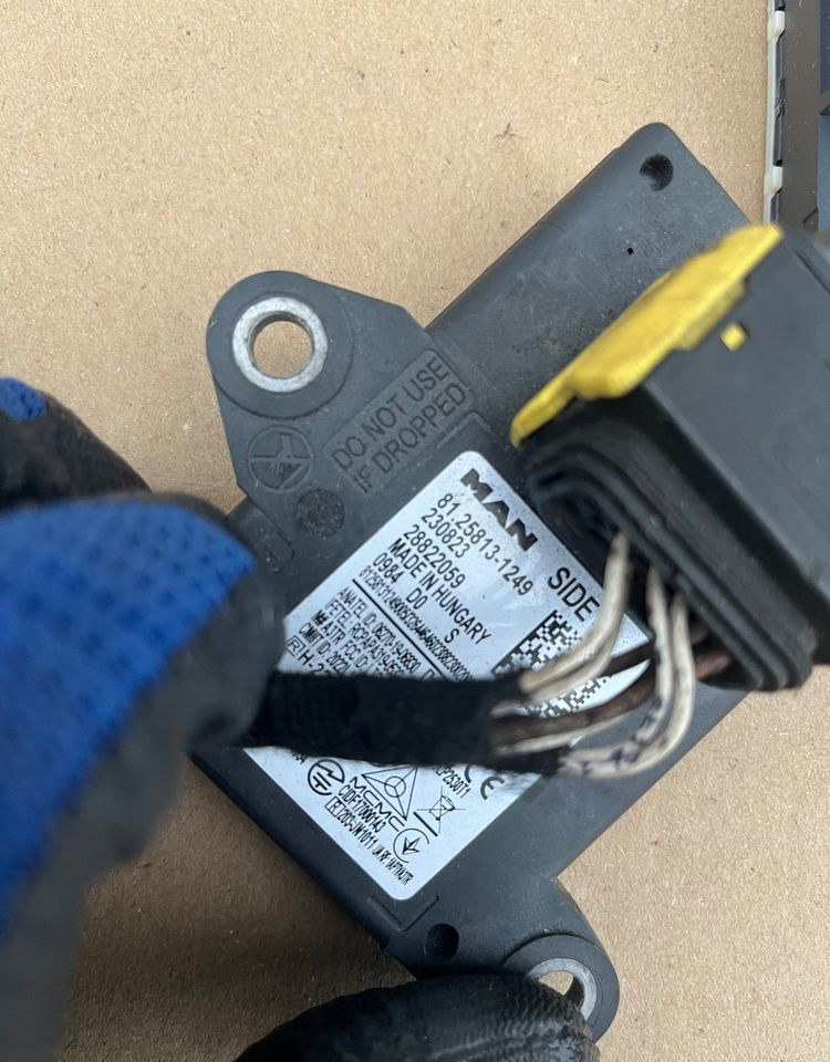 Radar boczny MAN TG3 TGX nowy model sensor - Piezas de recambio para Camión: foto 4 Radar boczny MAN TG3 TGX nowy model sensor - Piezas de recambio para Camión: foto 4