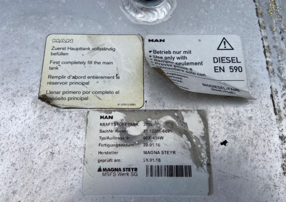Zbiornik paliwa MAN TGX TGS 375 litrów bak - Depósito de combustible para Camión: foto 4 Zbiornik paliwa MAN TGX TGS 375 litrów bak - Depósito de combustible para Camión: foto 4