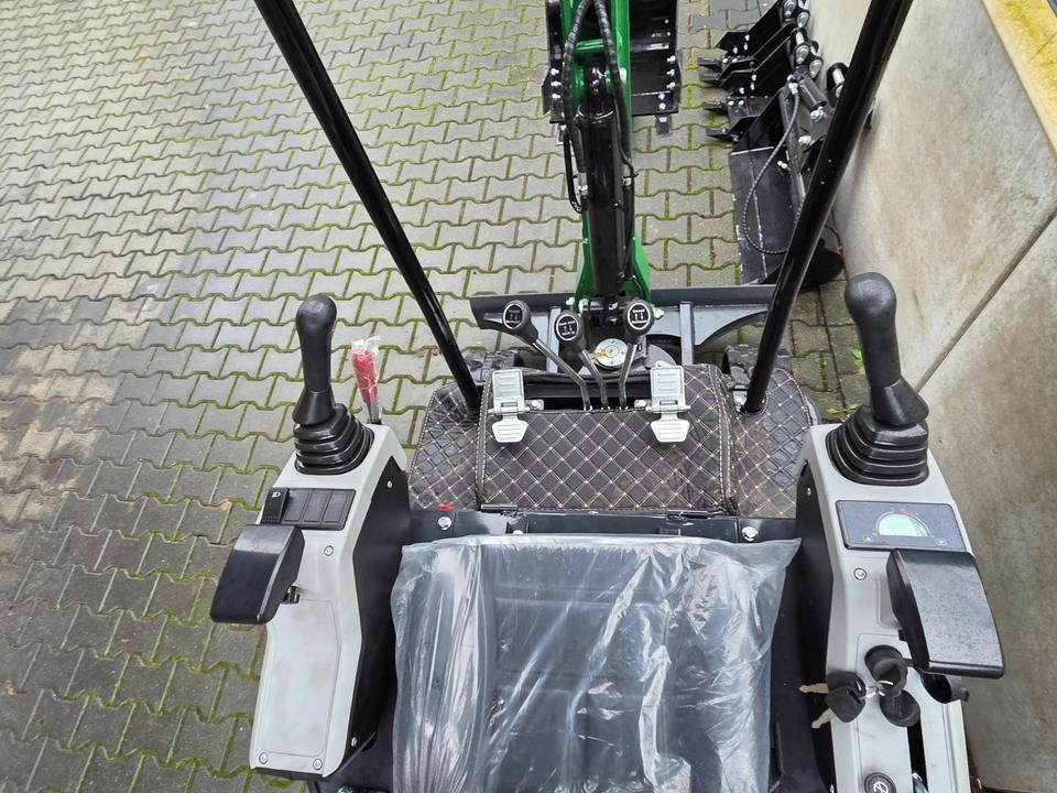 Black Friday Minibagger 1,4t Schnellwechsler 18,5 KW Löffelpaket - Miniexcavadora: foto 4 Black Friday Minibagger 1,4t Schnellwechsler 18,5 KW Löffelpaket - Miniexcavadora: foto 4