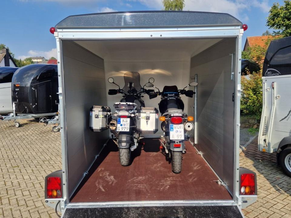 Böckmann KT-PB-AL 3018/27 Kofferanhänger,100 km/h,PKW Anhänger - Remolque caja cerrada: foto 1 Böckmann KT-PB-AL 3018/27 Kofferanhänger,100 km/h,PKW Anhänger - Remolque caja cerrada: foto 1