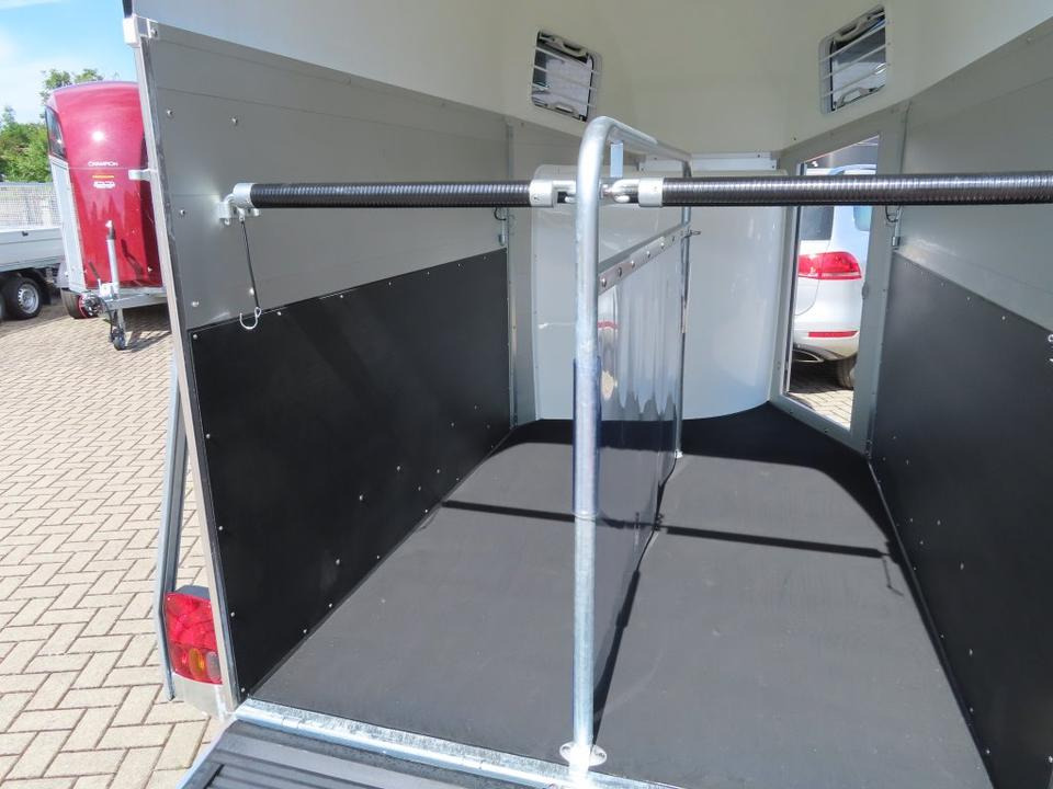 Remolque para caballos Böckmann Pferdeanhänger Champion Esprit Flügeltür Sattelkammer: foto 11 Remolque para caballos Böckmann Pferdeanhänger Champion Esprit Flügeltür Sattelkammer: foto 11