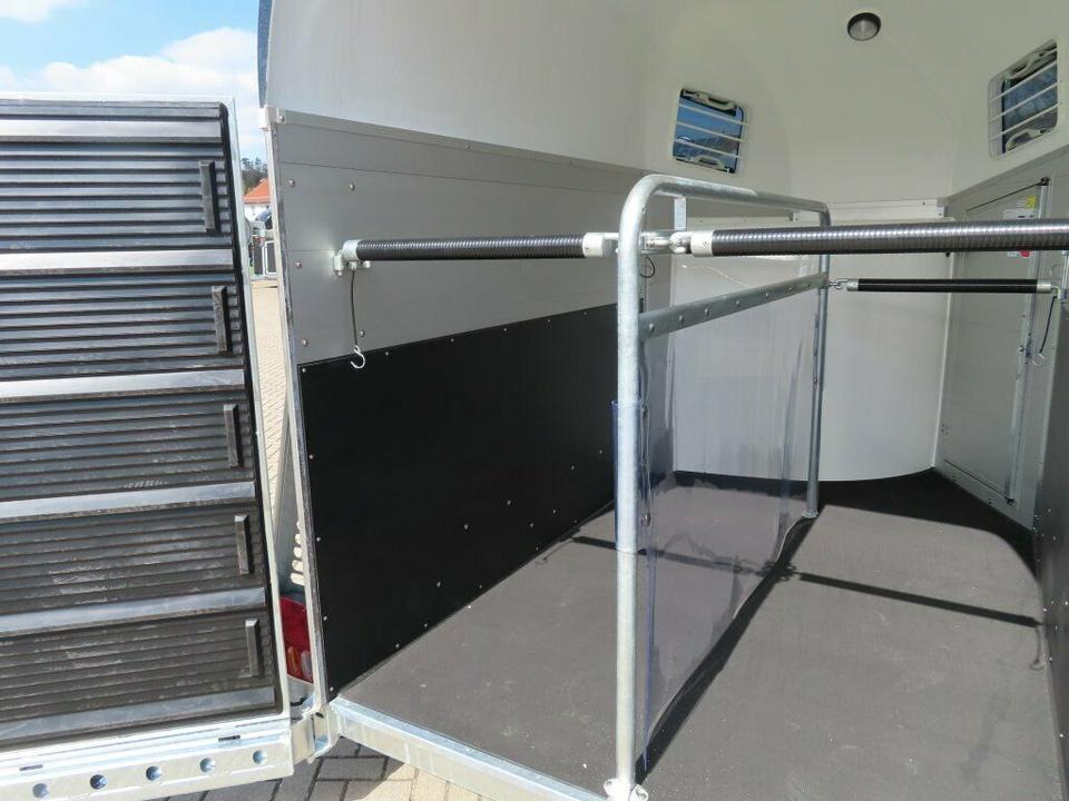 Böckmann Pferdeanhänger Champion Esprit Flügeltür Sattelkammer - Remolque para caballos: foto 5 Böckmann Pferdeanhänger Champion Esprit Flügeltür Sattelkammer - Remolque para caballos: foto 5