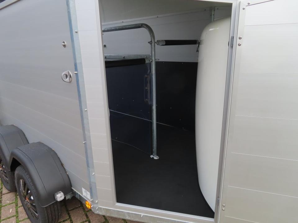 Böckmann Pferdeanhänger, Champion, Esprit, Sattelkammer, 100 km/h - Remolque para caballos: foto 4 Böckmann Pferdeanhänger, Champion, Esprit, Sattelkammer, 100 km/h - Remolque para caballos: foto 4