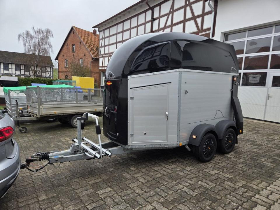 Böckmann Pferdeanhänger Champion R SaKa. WCF-Fahrwerk 100 km/h - Remolque para caballos: foto 1 Böckmann Pferdeanhänger Champion R SaKa. WCF-Fahrwerk 100 km/h - Remolque para caballos: foto 1