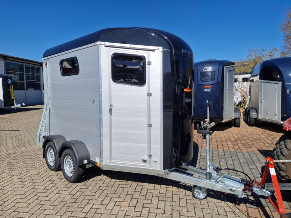 Pferdeanhänger Böckmann Portax Esprit Nex Gen Saka Flügeltür 2,4t - Remolque para caballos: foto 3 Pferdeanhänger Böckmann Portax Esprit Nex Gen Saka Flügeltür 2,4t - Remolque para caballos: foto 3