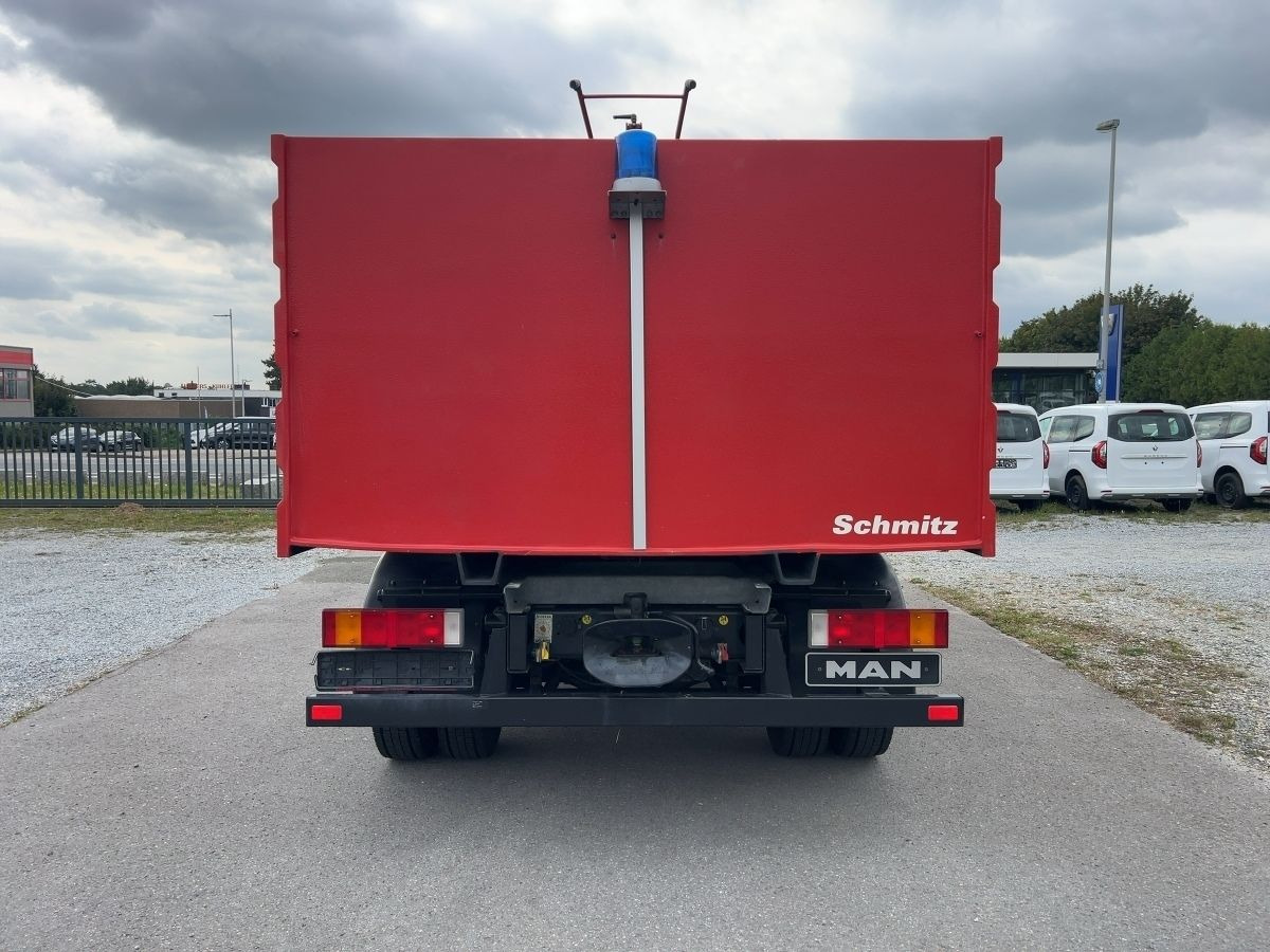MAN LE 8150 4x2 Löschfahrzeug/Feuerwehr/Wassertank - Camión: foto 3 MAN LE 8150 4x2 Löschfahrzeug/Feuerwehr/Wassertank - Camión: foto 3