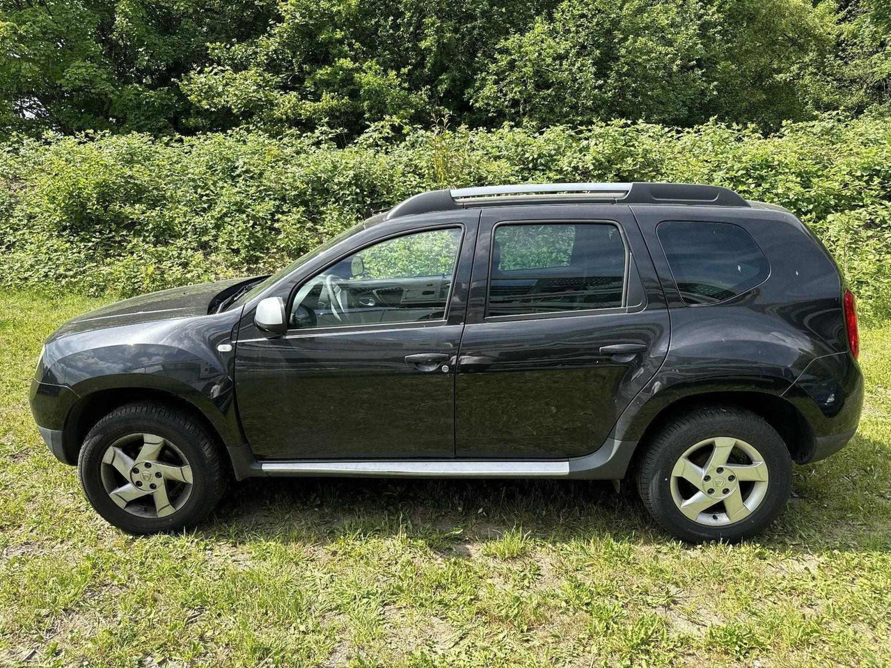 Dacia Duster 1.6 LAUREATE +ZAHNRIEMEN GERISSEN+ - SUV/ Todoterreno: foto 2 Dacia Duster 1.6 LAUREATE +ZAHNRIEMEN GERISSEN+ - SUV/ Todoterreno: foto 2