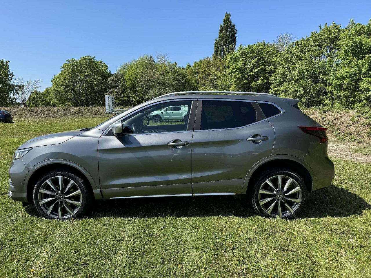 Nissan Qashqai 1.7 dCi N-Connecta 4x4 ALLRAD AUTOMATIK - SUV/ Todoterreno: foto 2 Nissan Qashqai 1.7 dCi N-Connecta 4x4 ALLRAD AUTOMATIK - SUV/ Todoterreno: foto 2
